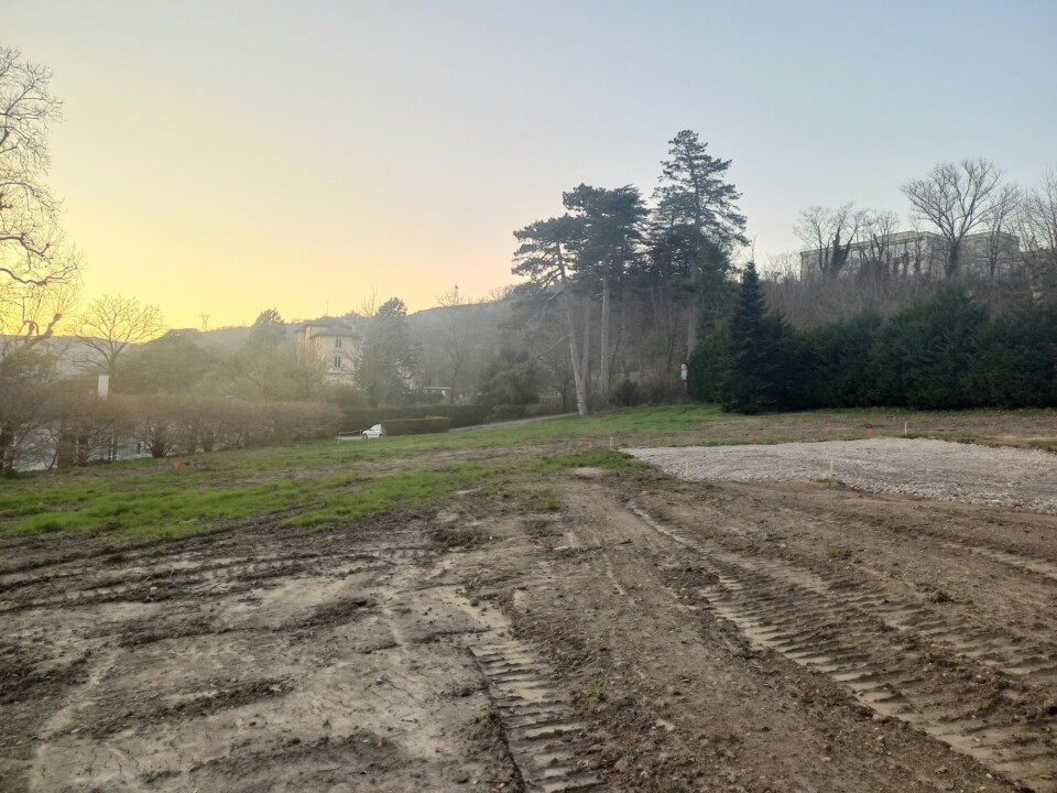 TERRAIN 800 m² SEYSSUEL